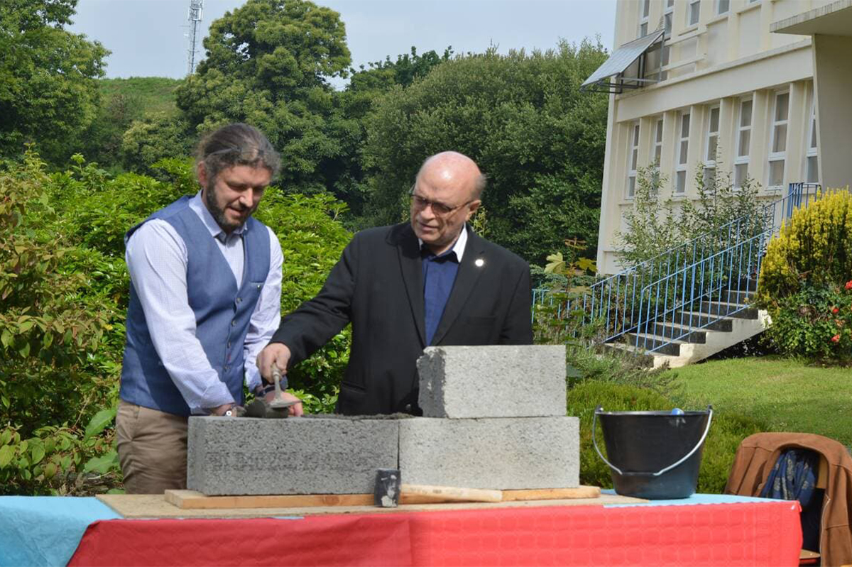 Pose de la première pierre du bâtiment à Kersa