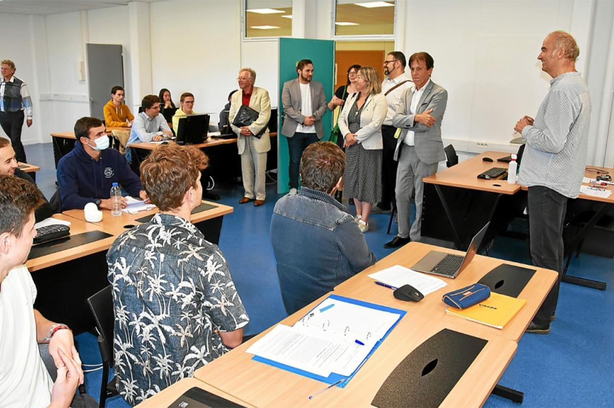 À Lannion, Christian Coail visite l’IUT et l’Enssat