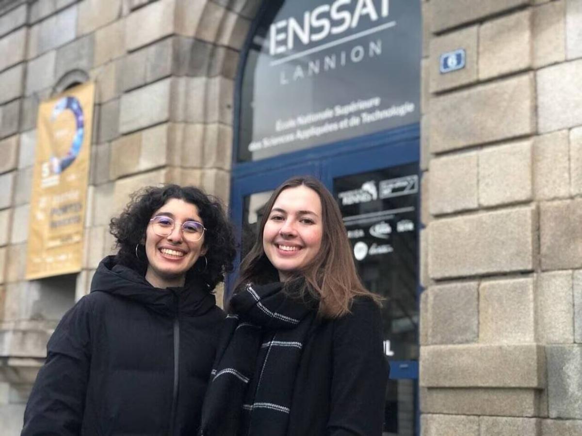 Lannion. Lise et Yasmine, étudiantes bien dans leurs baskets à l’Enssat