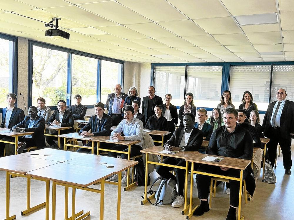 BTS Commerce international : le lycée Saint-Joseph de Loudéac signe un partenariat avec deux établissements