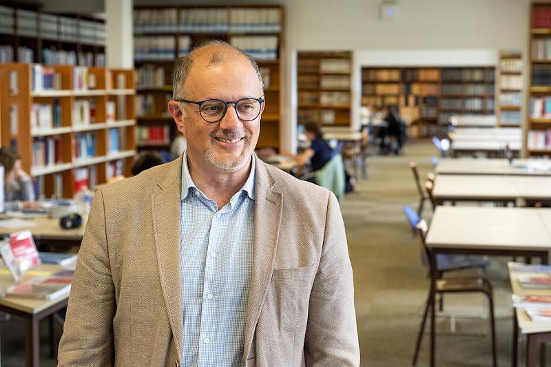 Portrait de Xavier Volmerange, directeur de l’antenne briochine de la faculté de Droit et de Science politique de l'université de Rennes