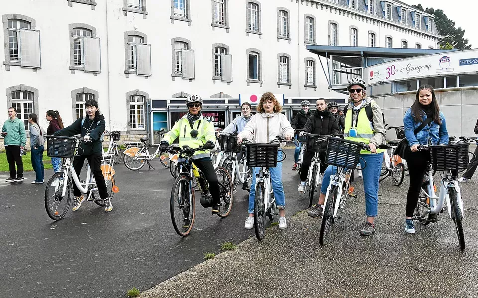 Étudiants à vélo