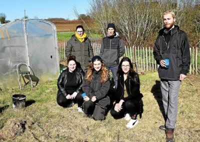 À Saint-Brieuc, quatre jeunes veulent relancer le jardin partagé de La Hunaudaye